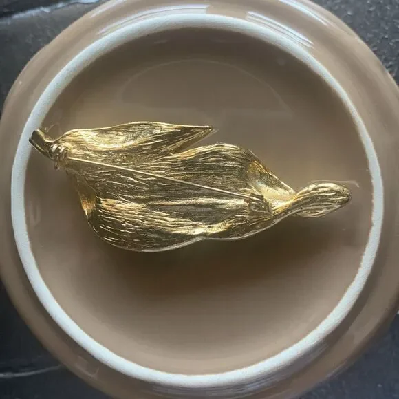 Vintage Curvaceous 3-leaf Gold and teal shimmer Brooch, in Gold tone, Unmarked - Picture 3 of 3